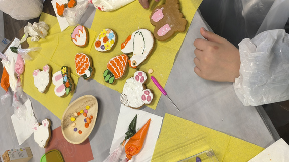 Sweet learning through gingerbread: creative workshops